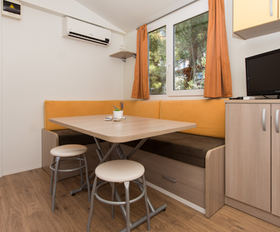 Kamp Rožac, Čiovo, Trogir: mobilne hiške Kamp Rožac, Čiovo, Trogir: mobilne hiške