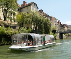 Ladjica po Ljubljanici - kupon za panoramsko vožnjo