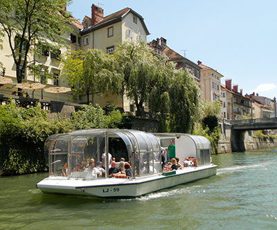 Ladjica po Ljubljanici - kupon za panoramsko vožnjo Ladjica po Ljubljanici - kupon za panoramsko vožnjo