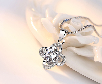 Verižica z obeskom s kristali Swarovski SW 004