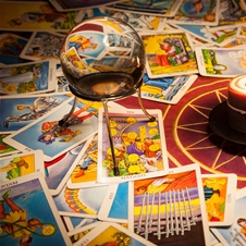 Vedeževanje s tarot kartami preko video klica