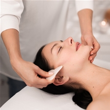  Opulent Beauty Salon, pomlajevalni dvig očesa
