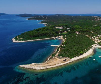 Oddih v novih mobilnih hišicah v kampu Ugljan Resort