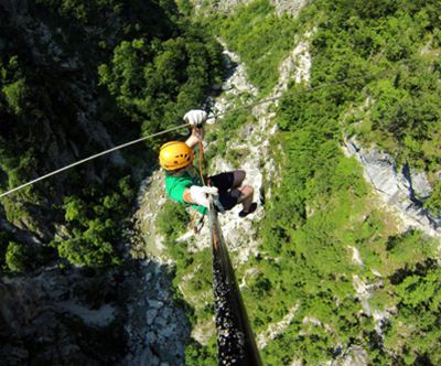 Adrenalinski ZipLine spust po 4 km jeklenih vrvi