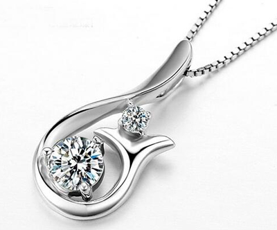 Cudovita verižica z obeskom s kristali Swarovski