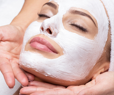 Lepotni tretma v salonu Beauty Bar by Iris