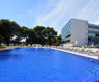 Prvomajske pocitnice za 2 osebi v hotelu 4* v Vodicah