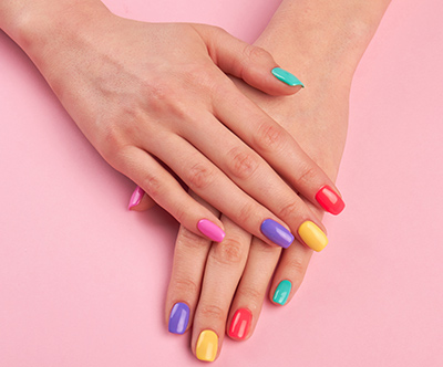 60-minutna manikira z lakiranjem v Perfect Nail Studiu