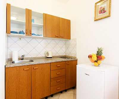 Apartmani Milic v Karinu, Zadarska riviera, nocitev