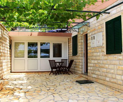 Oddih v apartmaju Hari, Tisno pri Murterju