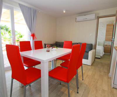 Kamp Galeb 3*, Omiš: mobilne hiške