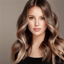 Frizerski salon Huda čupca: prameni, preliv