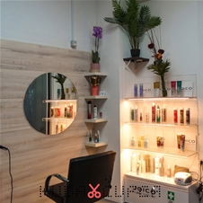 Frizerski salon Huda čupca: prameni, preliv