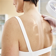 Dermadent, pregled kožnih znamenj z dermatoskopom