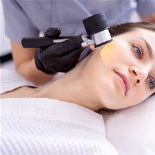 Dermadent, pregled kožnih znamenj z dermatoskopom